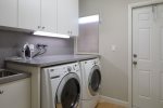 Wash and dryer w/ 10 washing cycle options 